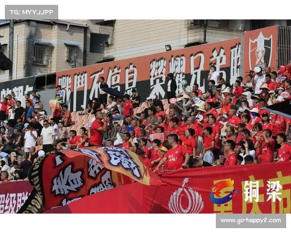 球迷热情高涨点燃赛场激情氛围助力赛事更加精彩 球迷热情高涨点燃赛场激情氛围助力赛事更加精彩