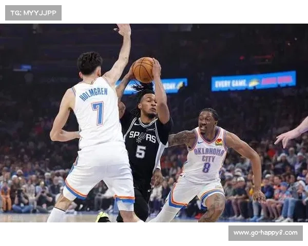 马刺双塔联防受阻，雷霆快攻反击持续扩大优势